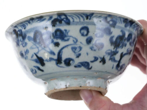 Antique Chinese Ming Porcelain Blue & White Swatow Bowl