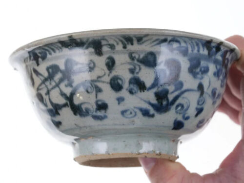 Antique Chinese Ming Porcelain Blue & White Swatow Bowl
